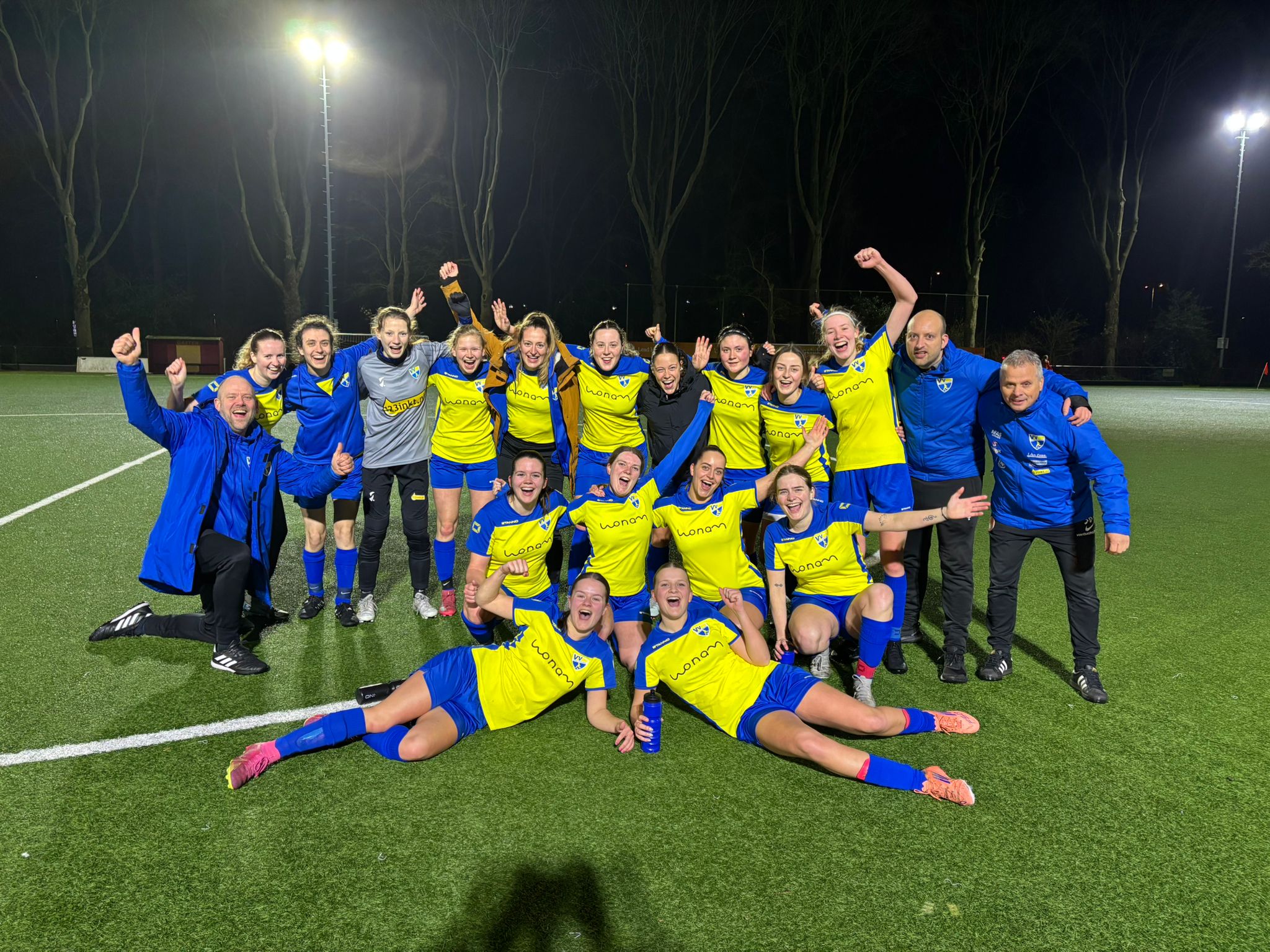 Dames 1 door in de beker.