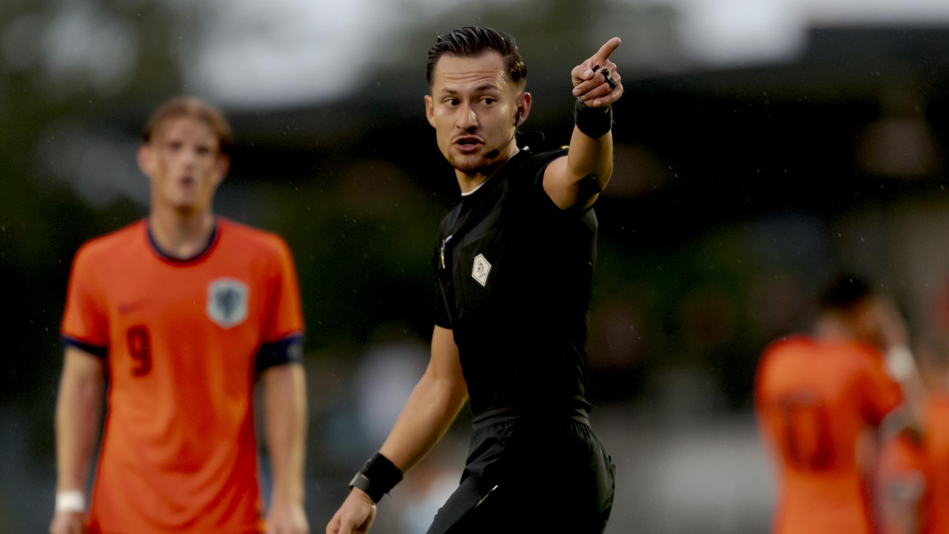 Andy Wolff debuteert in betaald voetbal: 'Plezier staat op nummer één'.